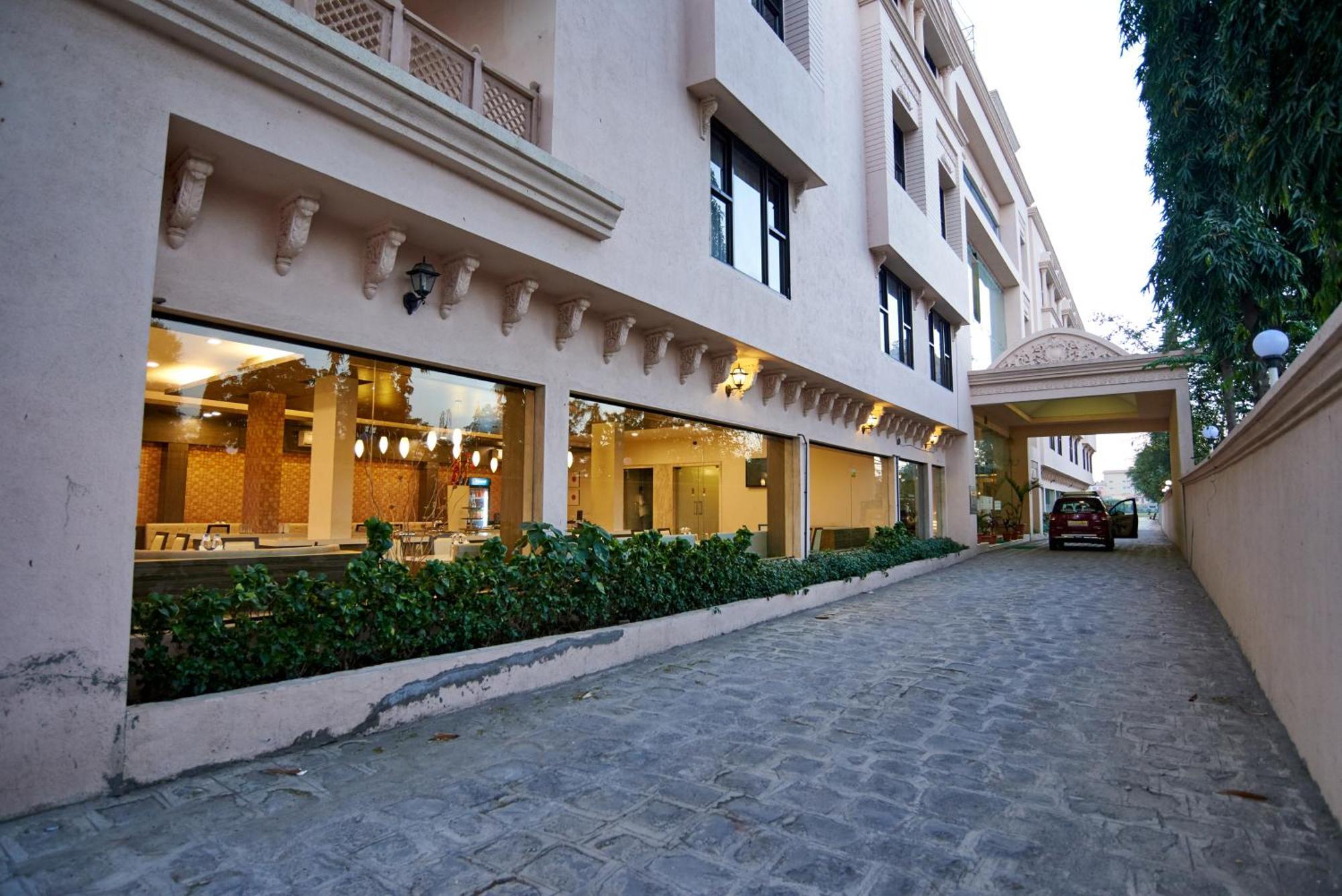 Hotel Jc Castle à Shirdi Extérieur photo
