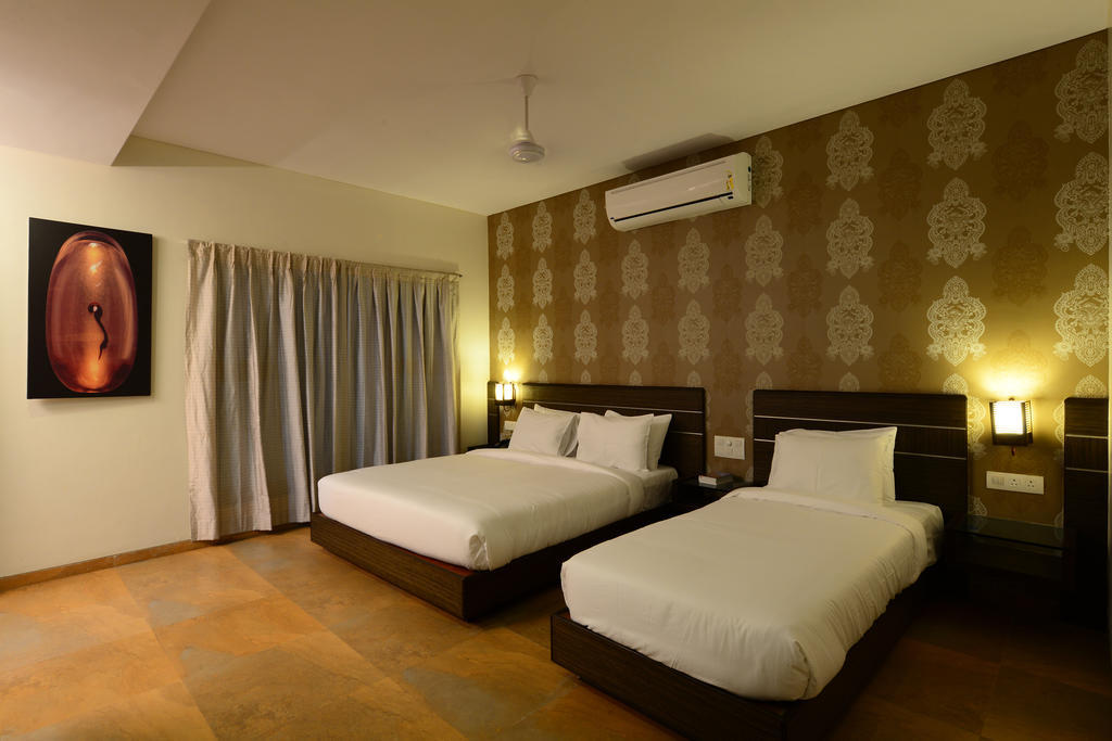 Hotel Jc Castle à Shirdi Extérieur photo