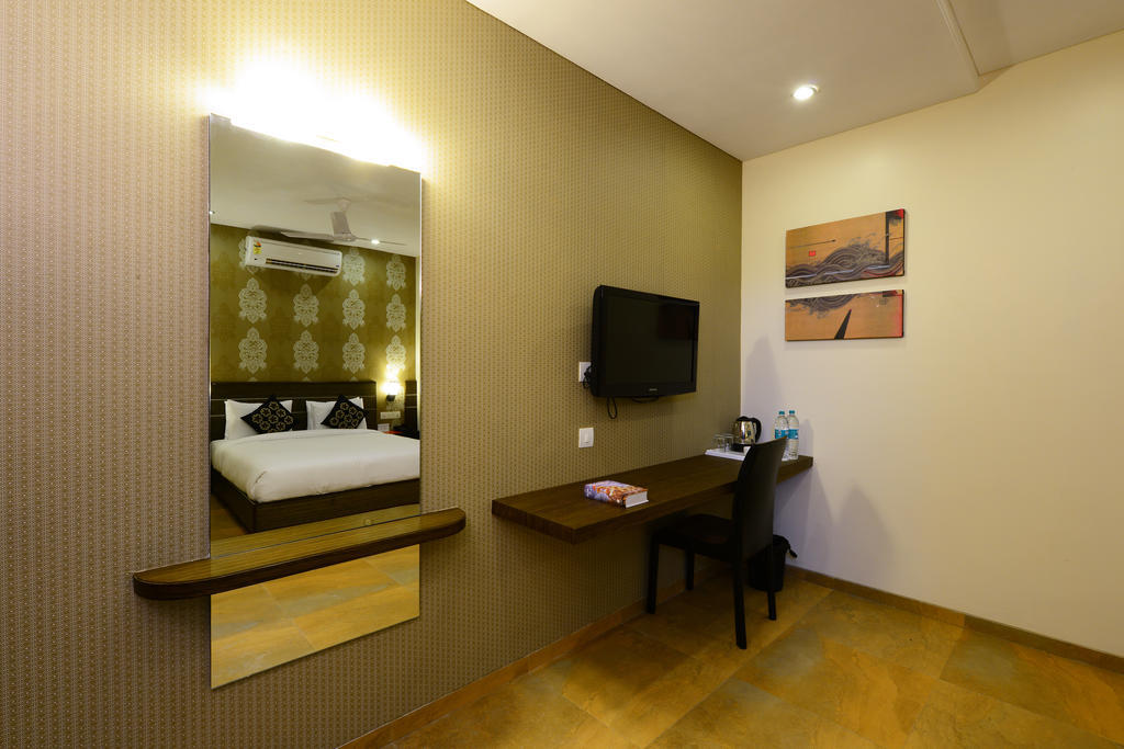 Hotel Jc Castle à Shirdi Extérieur photo