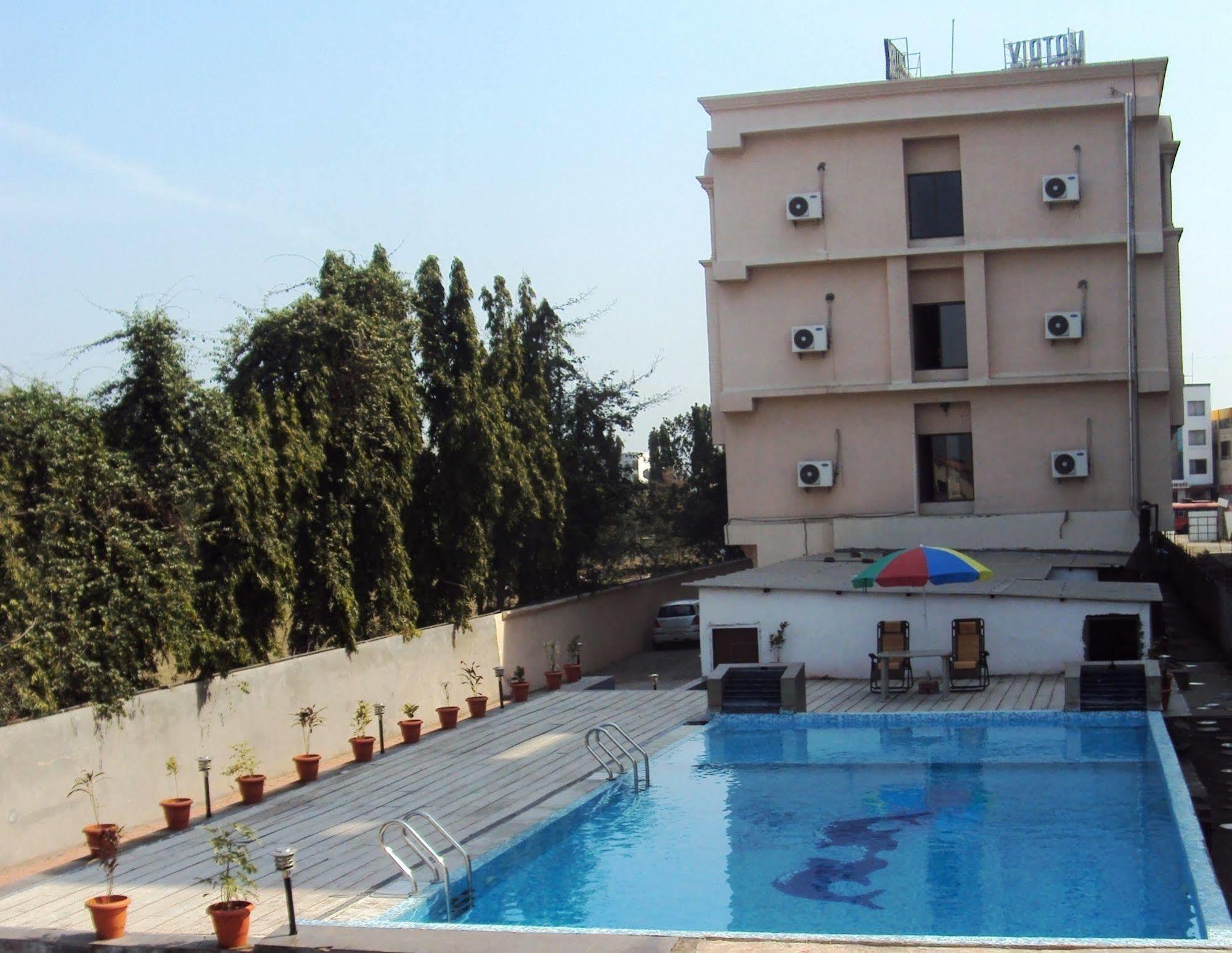 Hotel Jc Castle à Shirdi Extérieur photo