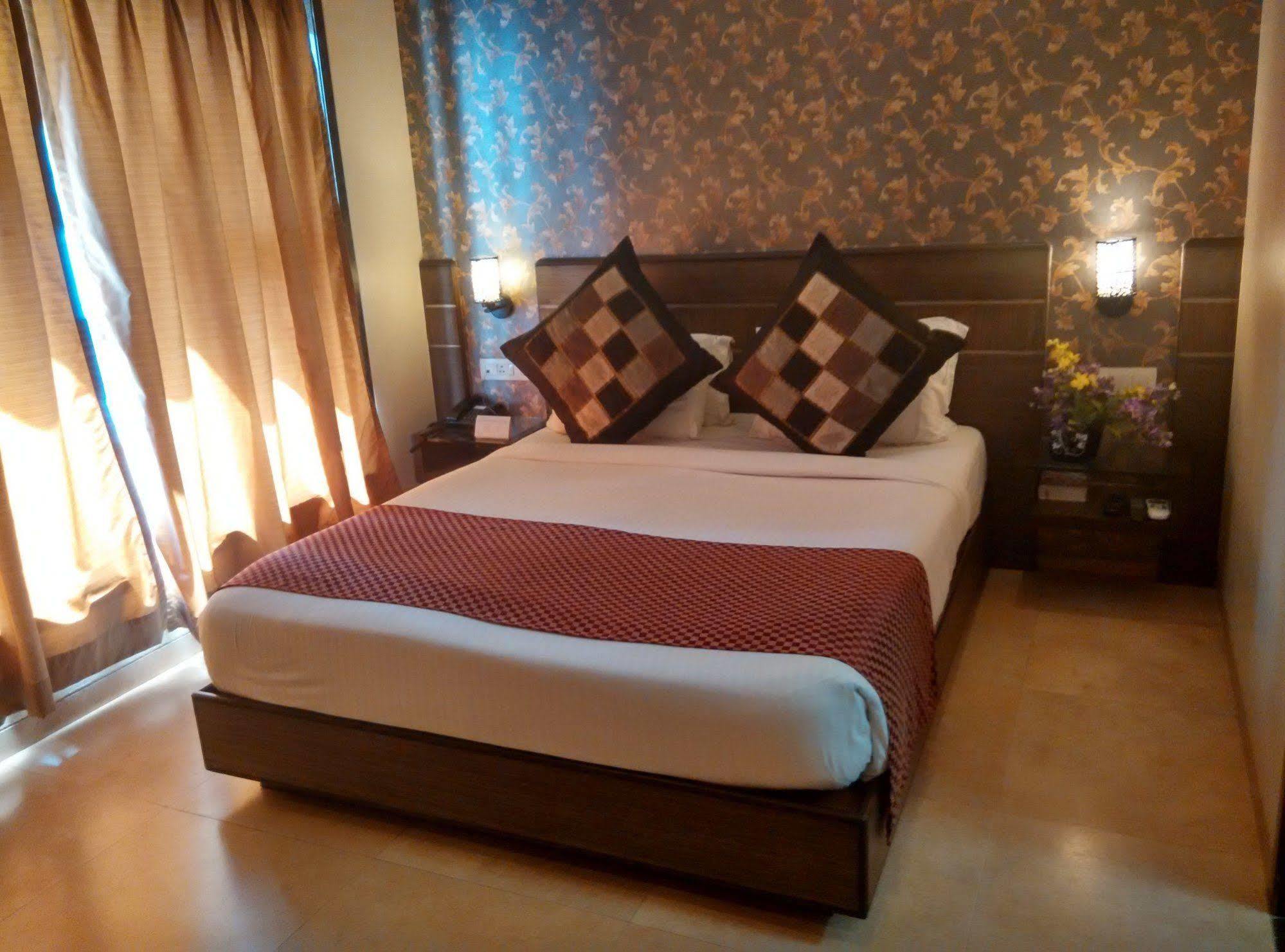 Hotel Jc Castle à Shirdi Extérieur photo